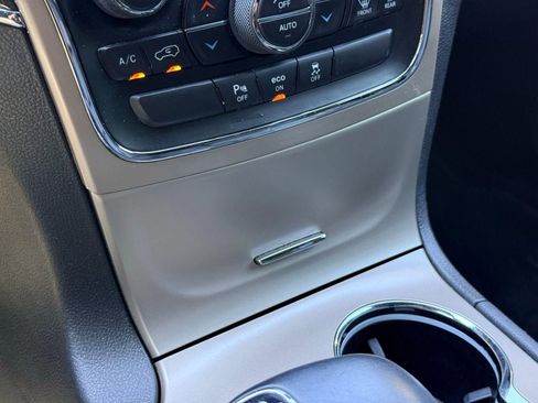 Used 2014 Jeep Grand Cherokee Overland AWD/4WD image 48