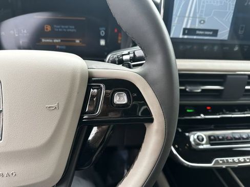 Certified 2024 Lincoln Corsair AWD w/ Equipment Group 101A image 27