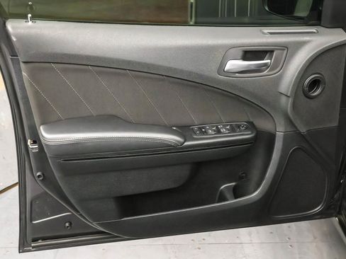 Used 2020 Dodge Charger SXT w/ Blacktop Package image 30