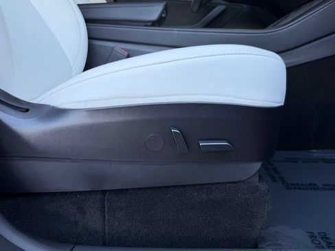 Used 2022 Tesla Model Y Performance AWD/4WD image 35