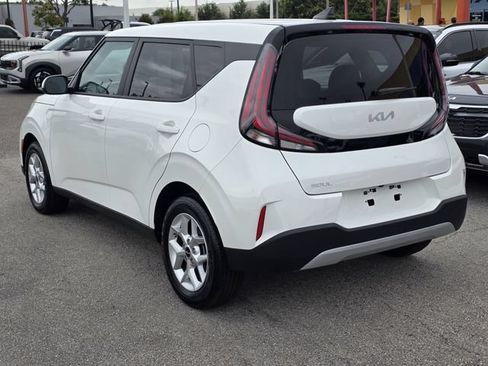 Certified 2025 Kia Soul LX w/ LX Technology Package FWD image 10