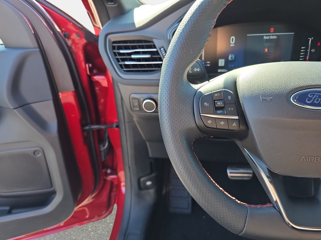 Used 2024 Ford Escape ST-Line w/ Tech Pack #1 FWD image 18
