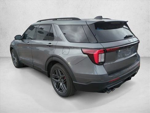 Used 2025 Ford Explorer ST image 8