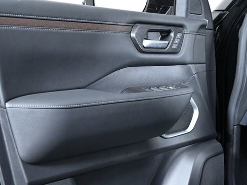 New 2025 Nissan Armada Platinum Reserve image 30