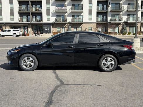 Used 2021 Hyundai Elantra SE image 4