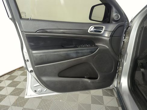 Used 2020 Jeep Grand Cherokee Laredo image 18