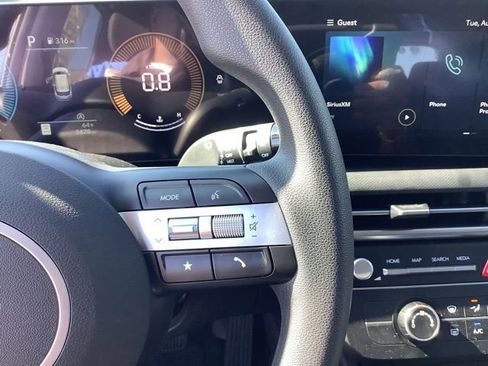 Used 2025 Hyundai Tucson SE image 29