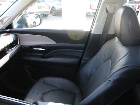 Certified 2025 Toyota Grand Highlander AWD image 64
