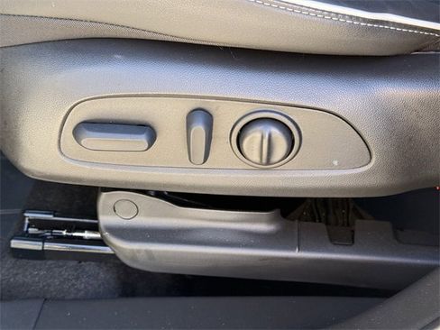 Used 2025 Buick Encore GX Avenir image 24