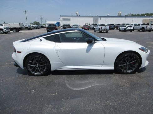 Used 2024 Nissan Z Performance w/ Floor Mat Package RWD image 5