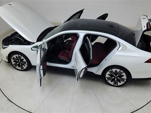 Used 2025 BMW 540i xDrive image 89