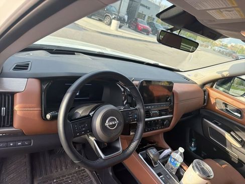 Used 2024 Nissan Pathfinder Platinum image 25