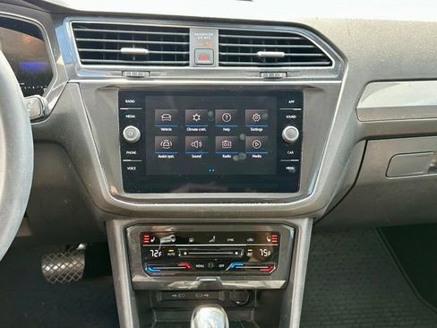 Used 2024 Volkswagen Tiguan SE AWD/4WD image 25