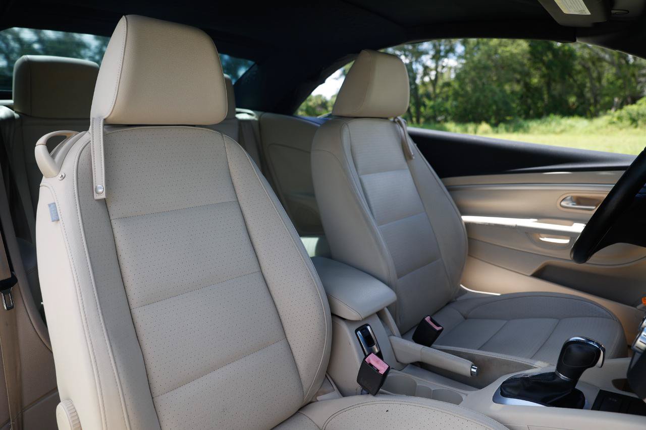 Used 2013 Volkswagen Eos Komfort FWD image 16