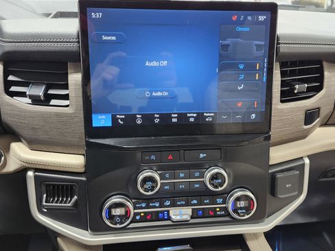 Used 2024 Ford Expedition Limited image 32