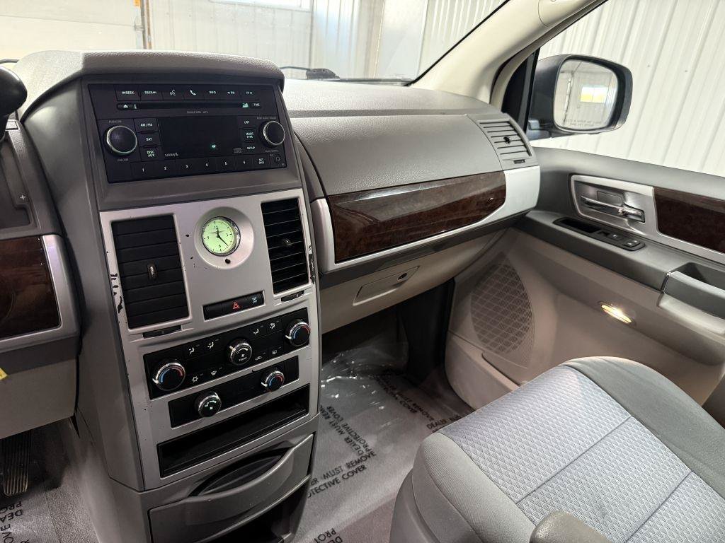 Used 2010 Chrysler Town & Country Touring FWD image 13