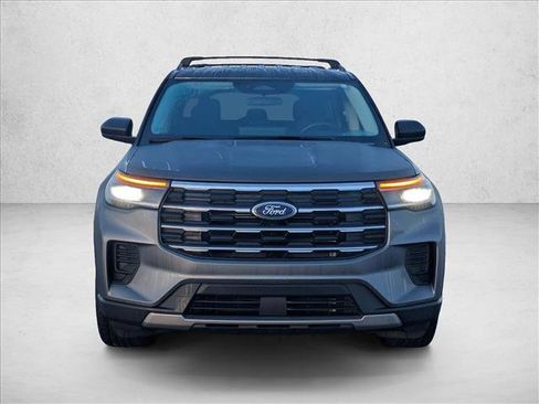 Used 2025 Ford Explorer Active image 2