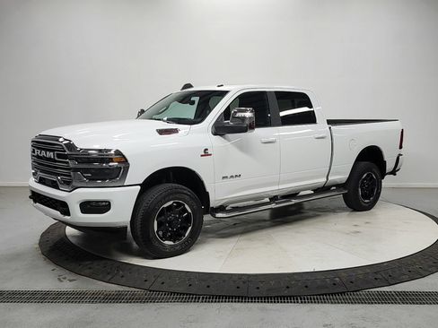 Used 2025 RAM 2500 Laramie AWD/4WD image 3