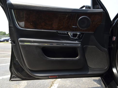 Used 2016 Jaguar XJ R-Sport image 42