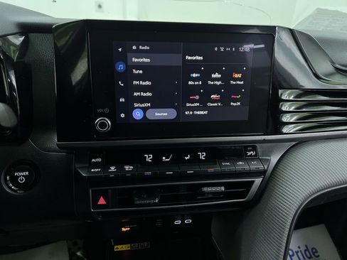 Used 2025 Toyota Camry SE FWD image 20