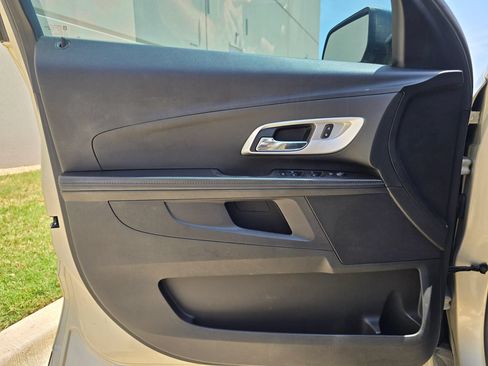 Used 2015 Chevrolet Equinox LS FWD image 16