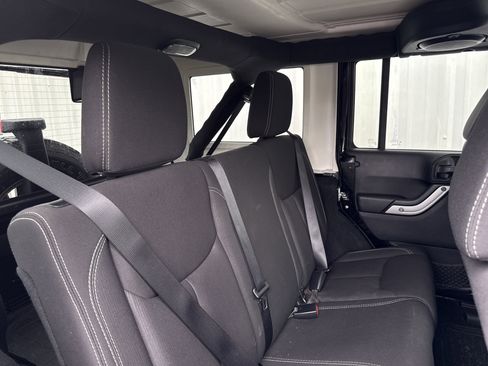Used 2014 Jeep Wrangler Unlimited Rubicon w/ Connectivity Group image 36