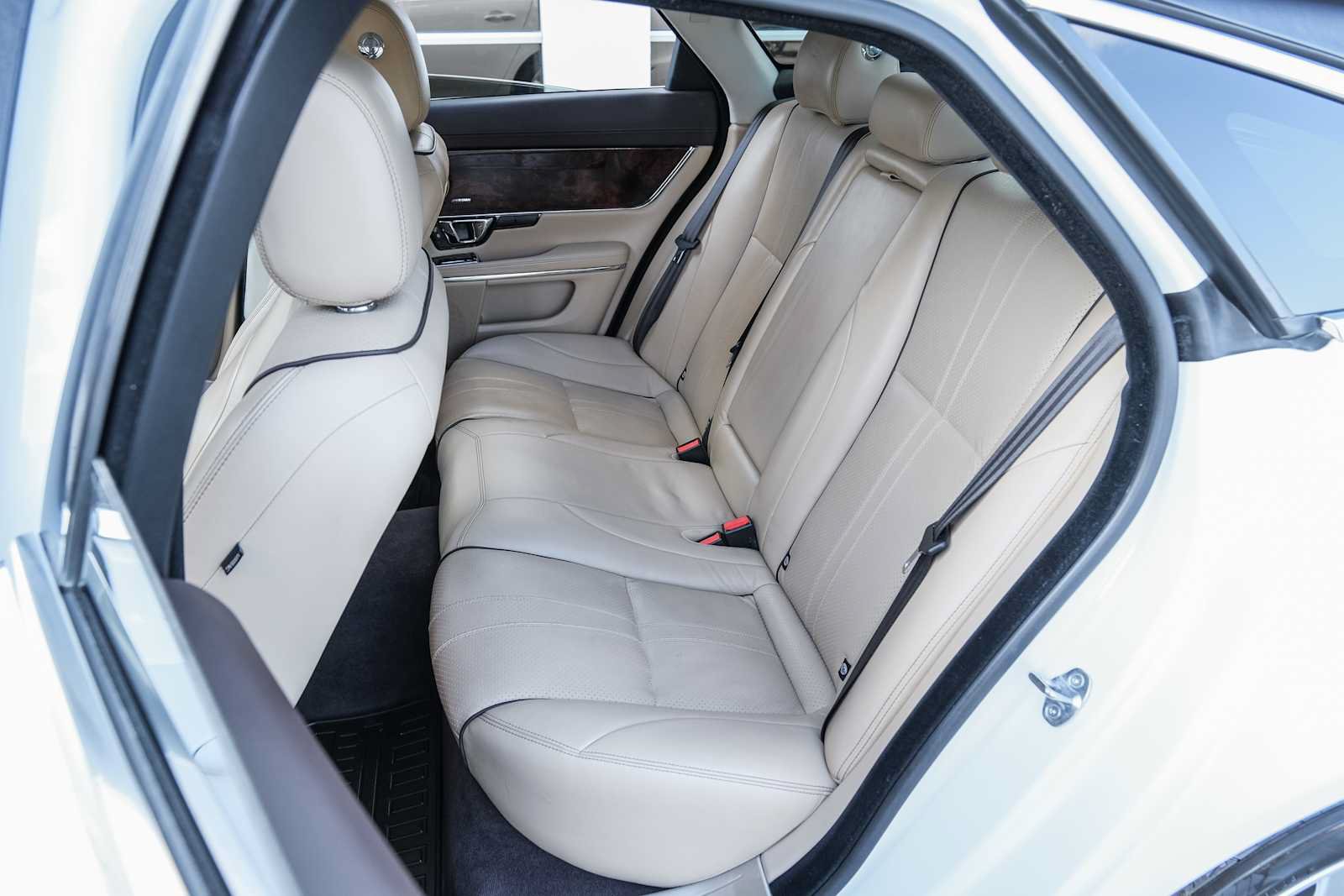 Used 2017 Jaguar XJ R-Sport RWD image 29