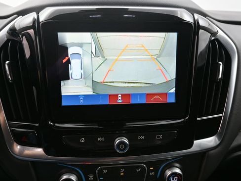 Used 2018 Chevrolet Traverse LT FWD image 13