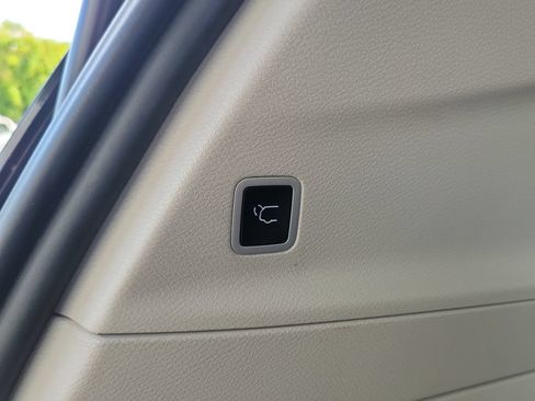 Certified 2024 Chrysler Pacifica Touring-L FWD image 20