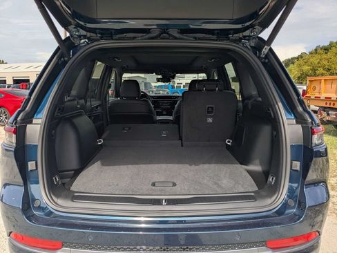 New 2026 Jeep Grand Cherokee Limited AWD/4WD image 13