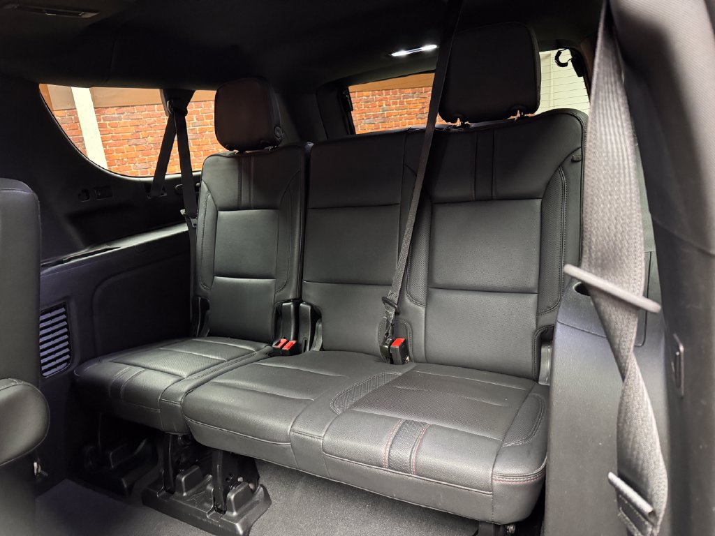 Used 2024 Chevrolet Suburban RST w/ Luxury Package AWD/4WD image 4