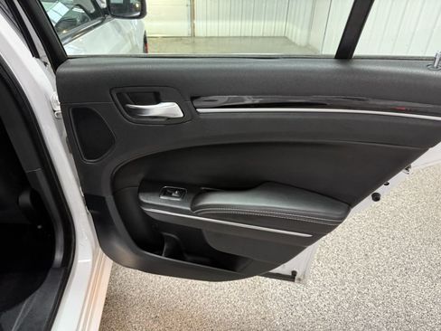 Used 2018 Chrysler 300 S w/ 300S Premium Group image 33