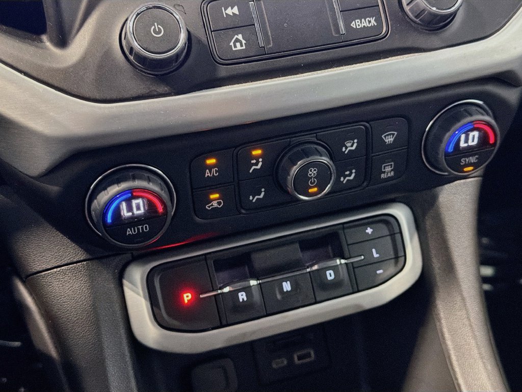 Used 2023 GMC Acadia SLT FWD image 18