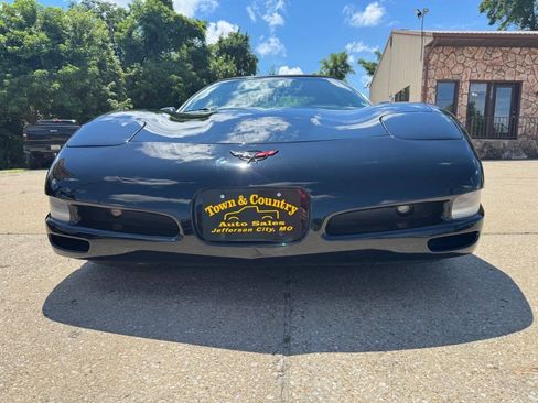 Used 2004 Chevrolet Corvette Convertible w/ Preferred Equipment Group RWD image 2