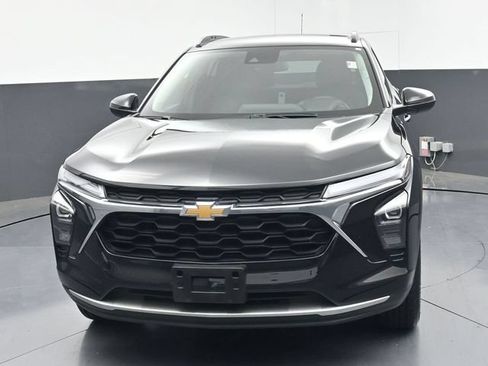 Used 2025 Chevrolet Trax LT w/ LT Convenience Package FWD image 41