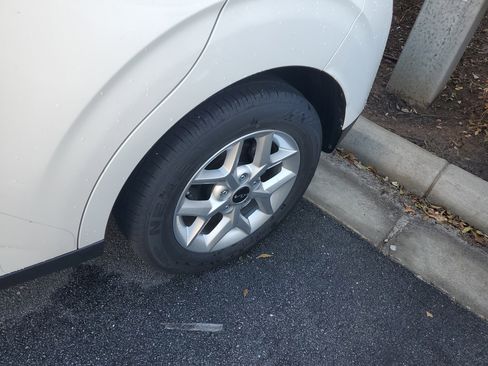 Used 2025 Kia Soul LX w/ LX Technology Package image 7