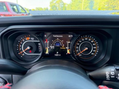 Used 2024 Jeep Wrangler Unlimited Rubicon w/ Technology Group AWD/4WD image 10