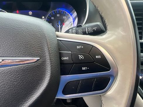 Used 2019 Chrysler Pacifica Limited FWD image 28