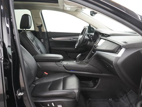 Used 2017 Cadillac XT5 Luxury w/ Driver Awareness Package FWD image 11