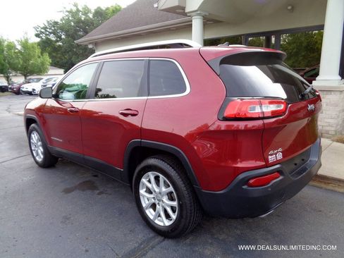 Used 2017 Jeep Cherokee Latitude w/ True North Edition AWD/4WD image 4