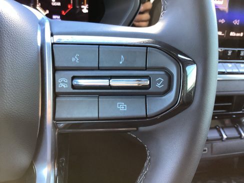 Used 2025 Chevrolet Colorado W/T w/ WT Custom Package image 6