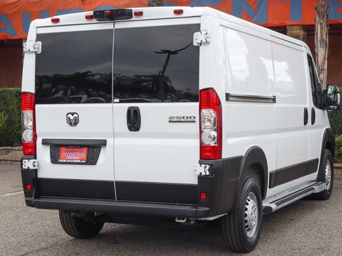 Used 2025 RAM ProMaster 2500 w/ U-Haul Equipment Group FWD image 9
