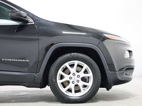 Used 2014 Jeep Cherokee Latitude w/ Cold Weather Group FWD image 12