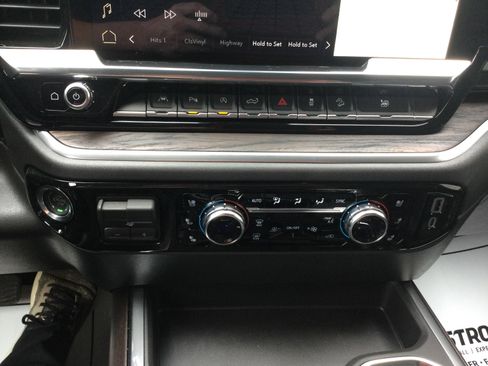 New 2026 GMC Sierra 1500 SLT AWD/4WD image 14