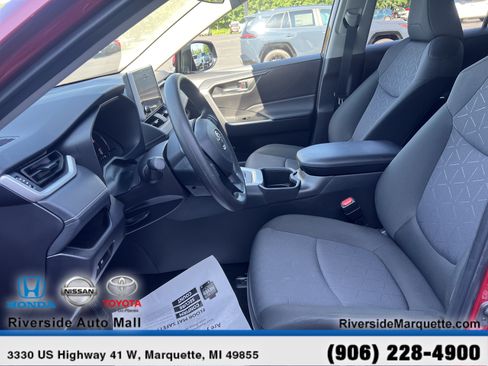 Used 2025 Toyota RAV4 XLE AWD/4WD image 15