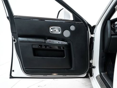 Used 2016 Rolls-Royce Ghost RWD image 15
