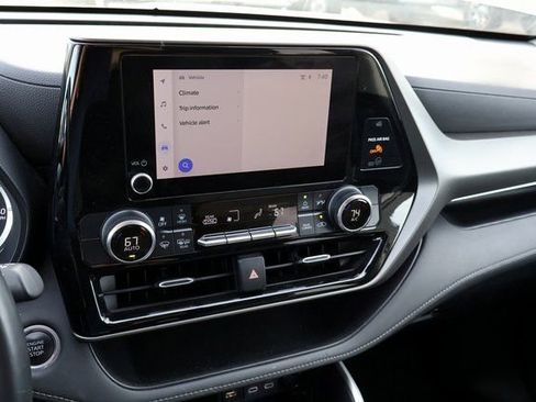 Used 2024 Toyota Highlander LE image 29