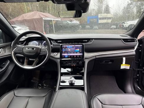 New 2025 Jeep Grand Cherokee L Limited w/ Black Appearance Package image 11