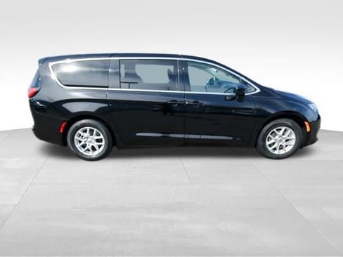 Used 2024 Chrysler Voyager LX FWD image 8