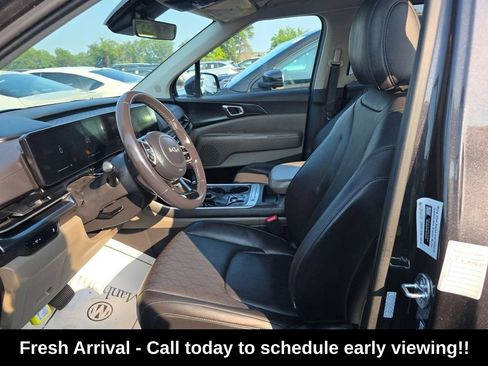 Used 2025 Kia Carnival FWD image 6